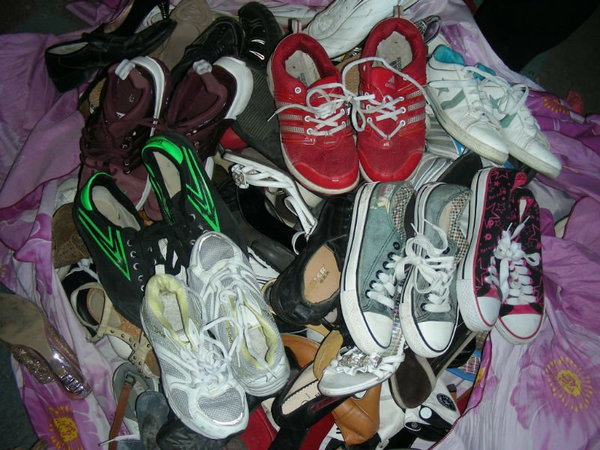 image of wholesale closeout mixed shoes in sacks